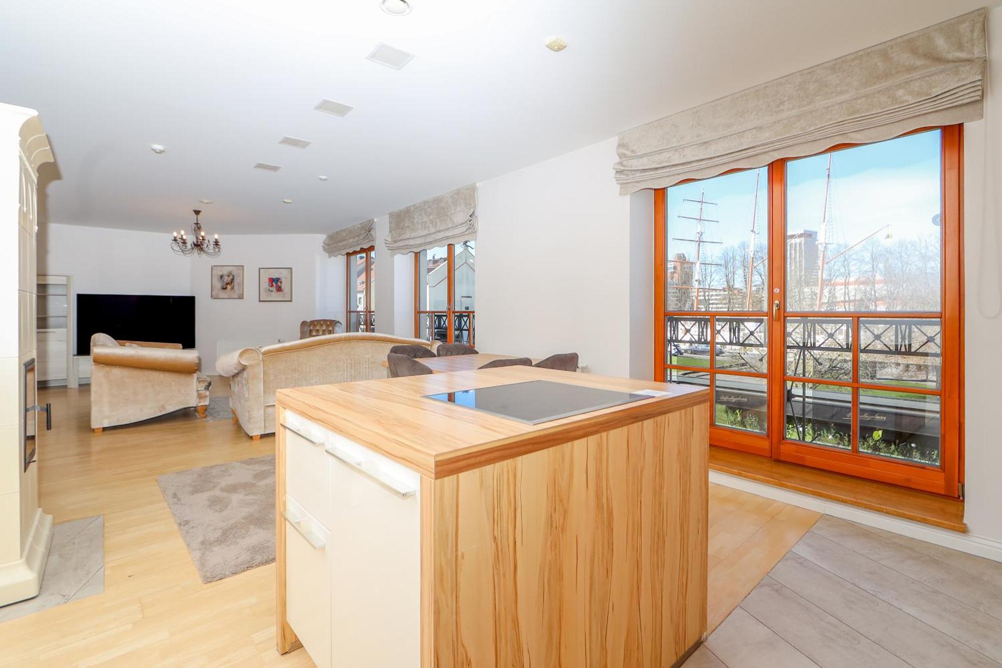 Marinaside Woodland Apt, By Cohost *